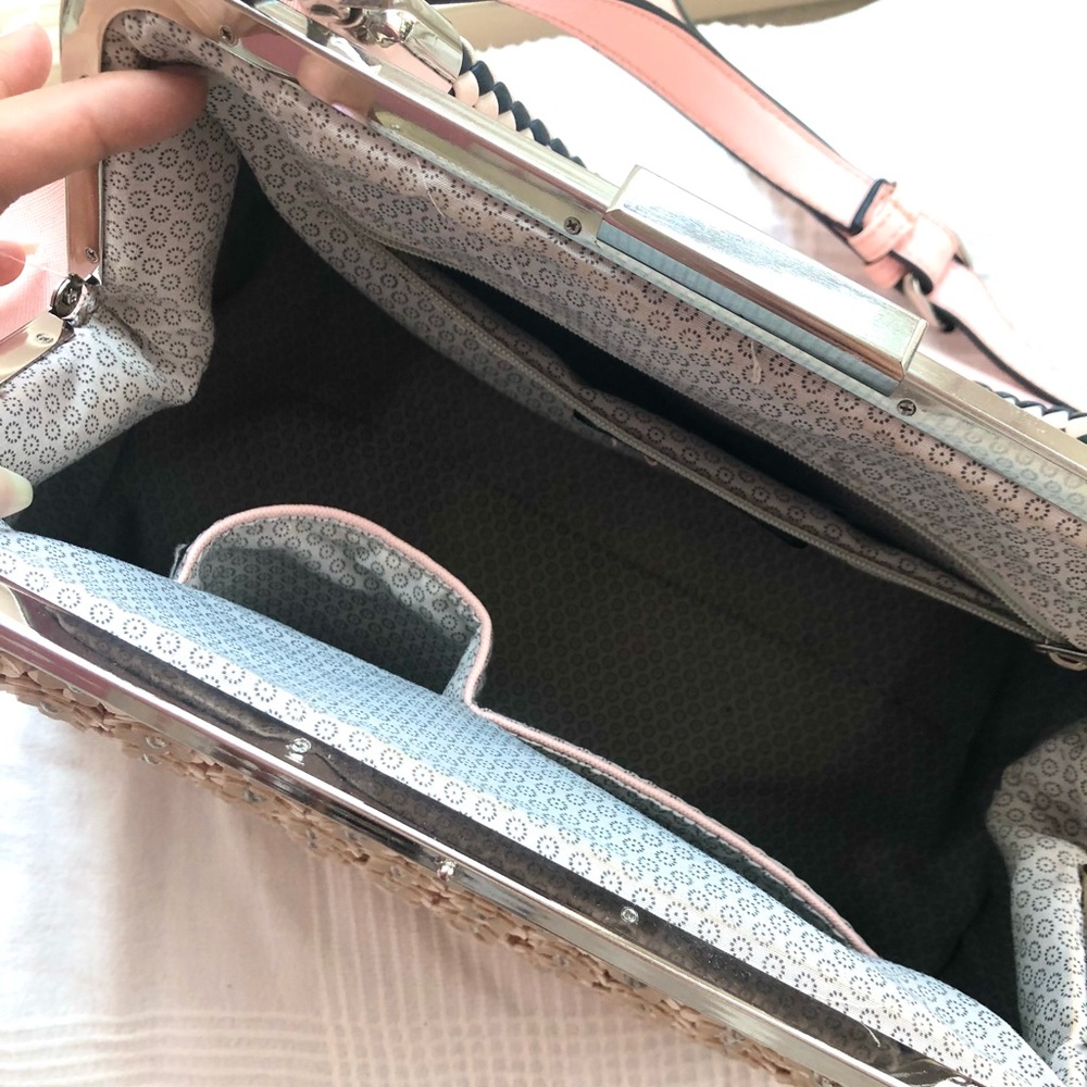 *SOLD*Catherine Malandrino Annabelle Blush Pink Flower Clasp Latch Satchel Purse - Picture 6 of 9